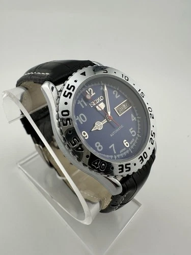 Vintage Seiko 5 Diver’s Look Automatic 7009A 17 J Men'sWatch Day & Date