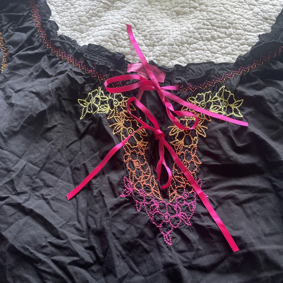 Top de dormir Betsey Johnson Intimates con un frente floral talla M Foto 4 de 4