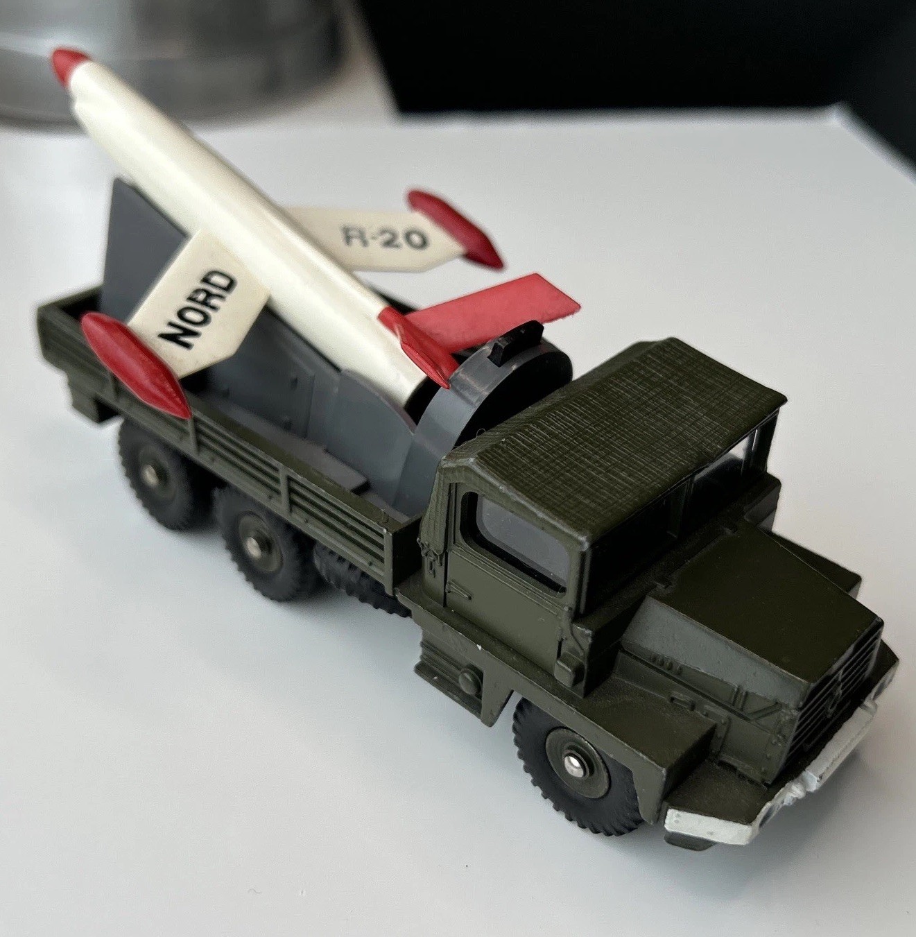 DINKY TOYS REF 816 . BERLIET GAZELLE LANCE MISSILE . FRANCE