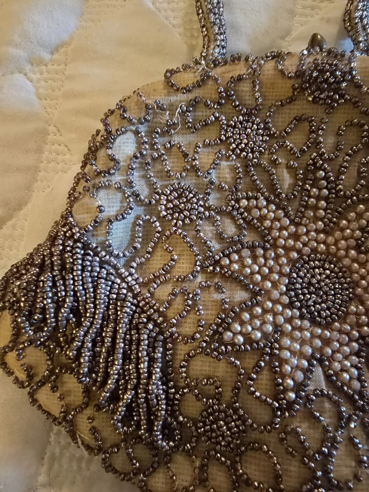 Cartera Bélgica de 1920 con cuentas a mano con asa con cuentas, broche de metal, bisagras, cuentas adicionales Foto 2 de 4