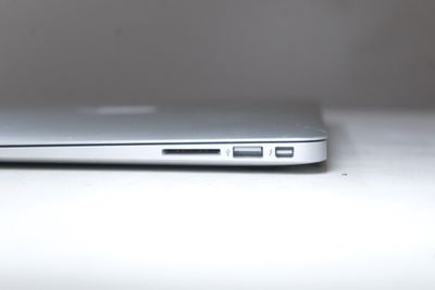 APPLE MACBOOK AIR A1466 128GB 8GB i5 1.3 GHz HD GRAPHICS 5000