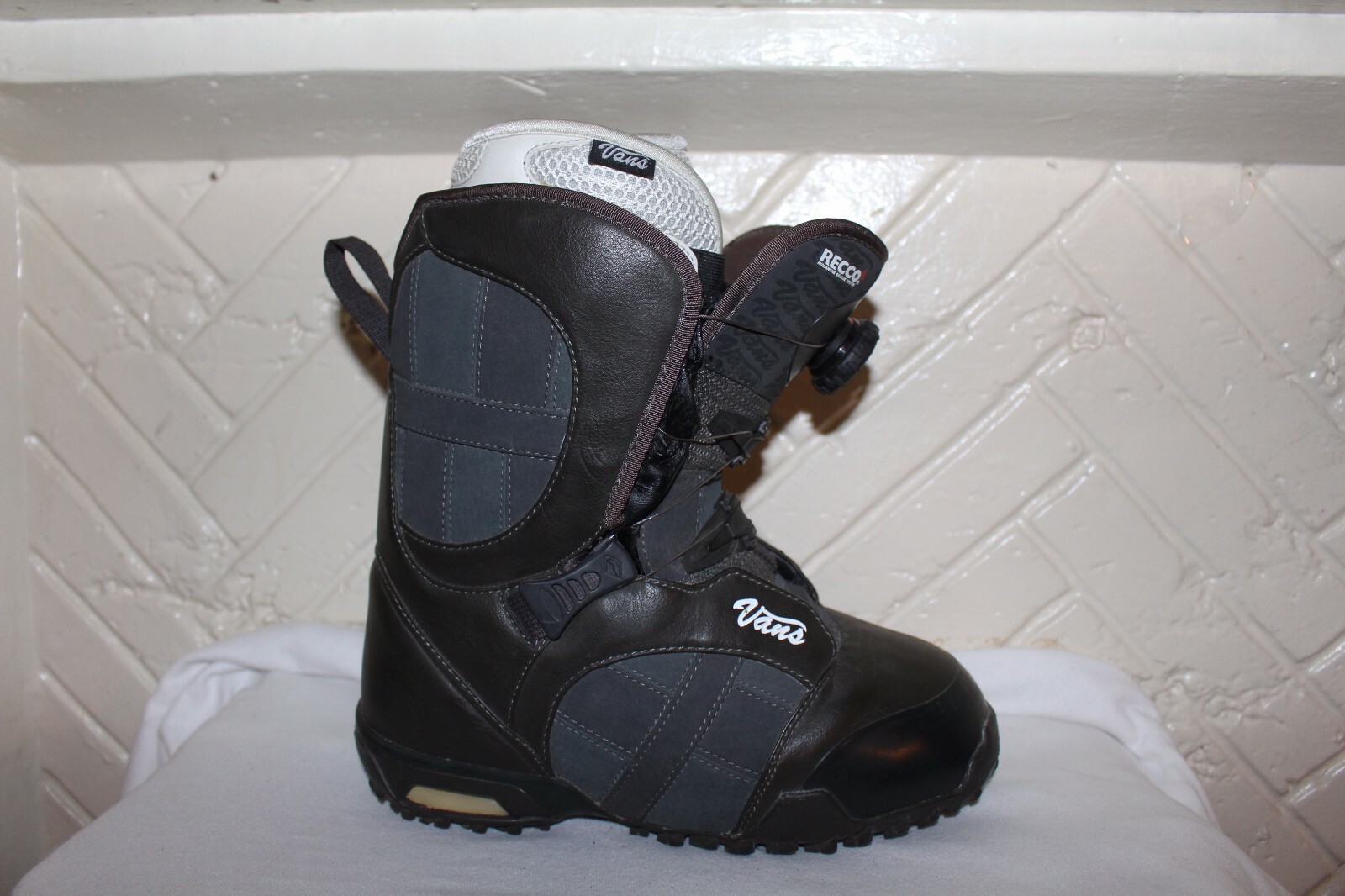 vans recco snowboard boots