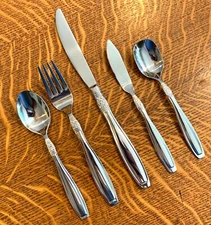 ONEIDA *Vista* STAINLESS FLATWARE SILVERWARE  YOU CHOOSE PIECES  - YOUR  CHOICE