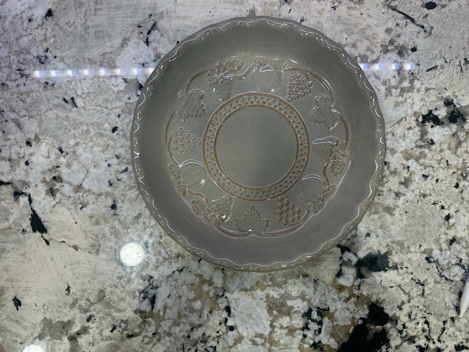 Large Stoneware Deep Dish Pie Plate With Fruit In 3D