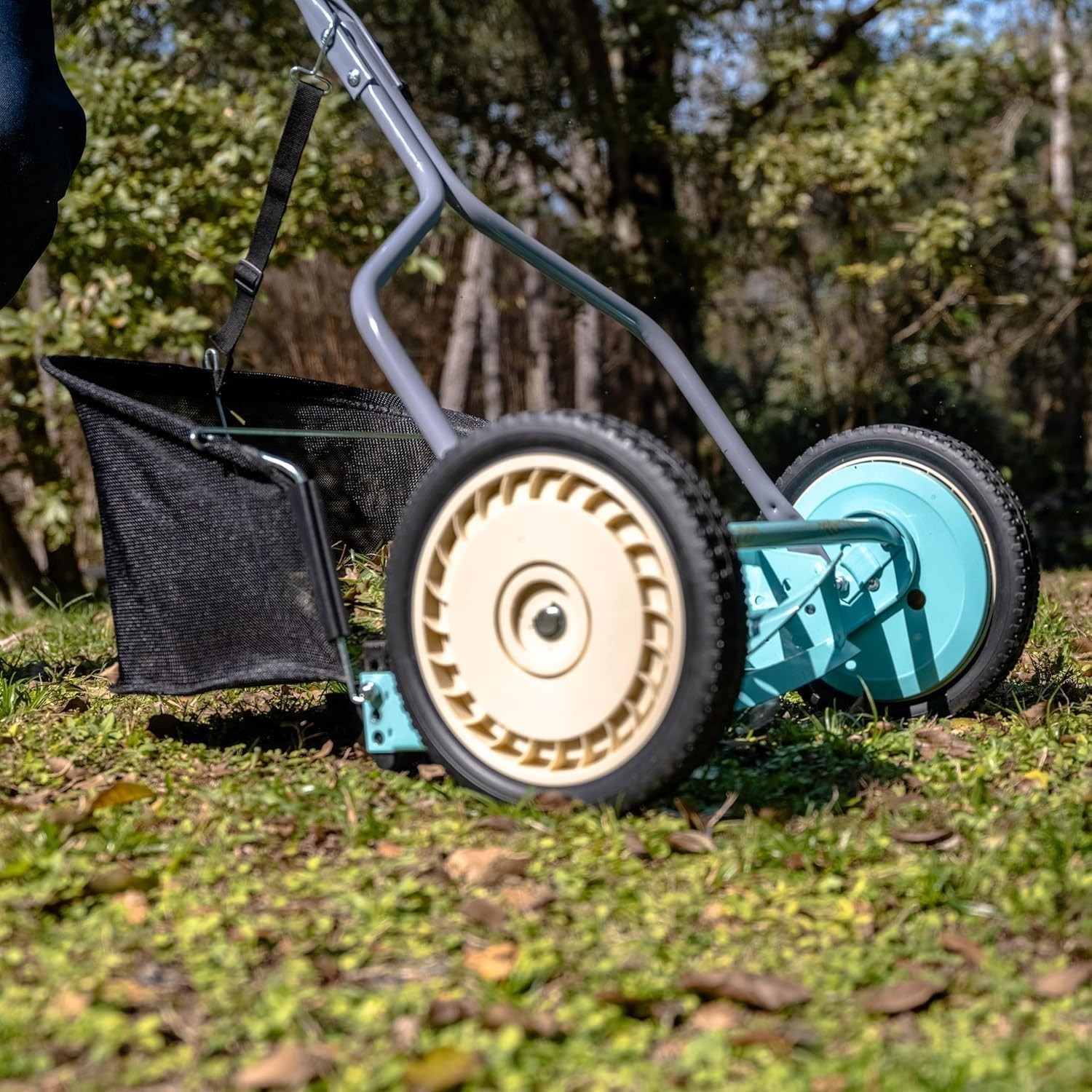 14-Inch Push Reel Lawn Mower 5-Blade Adjustable Height with Grass Catcher - Mint