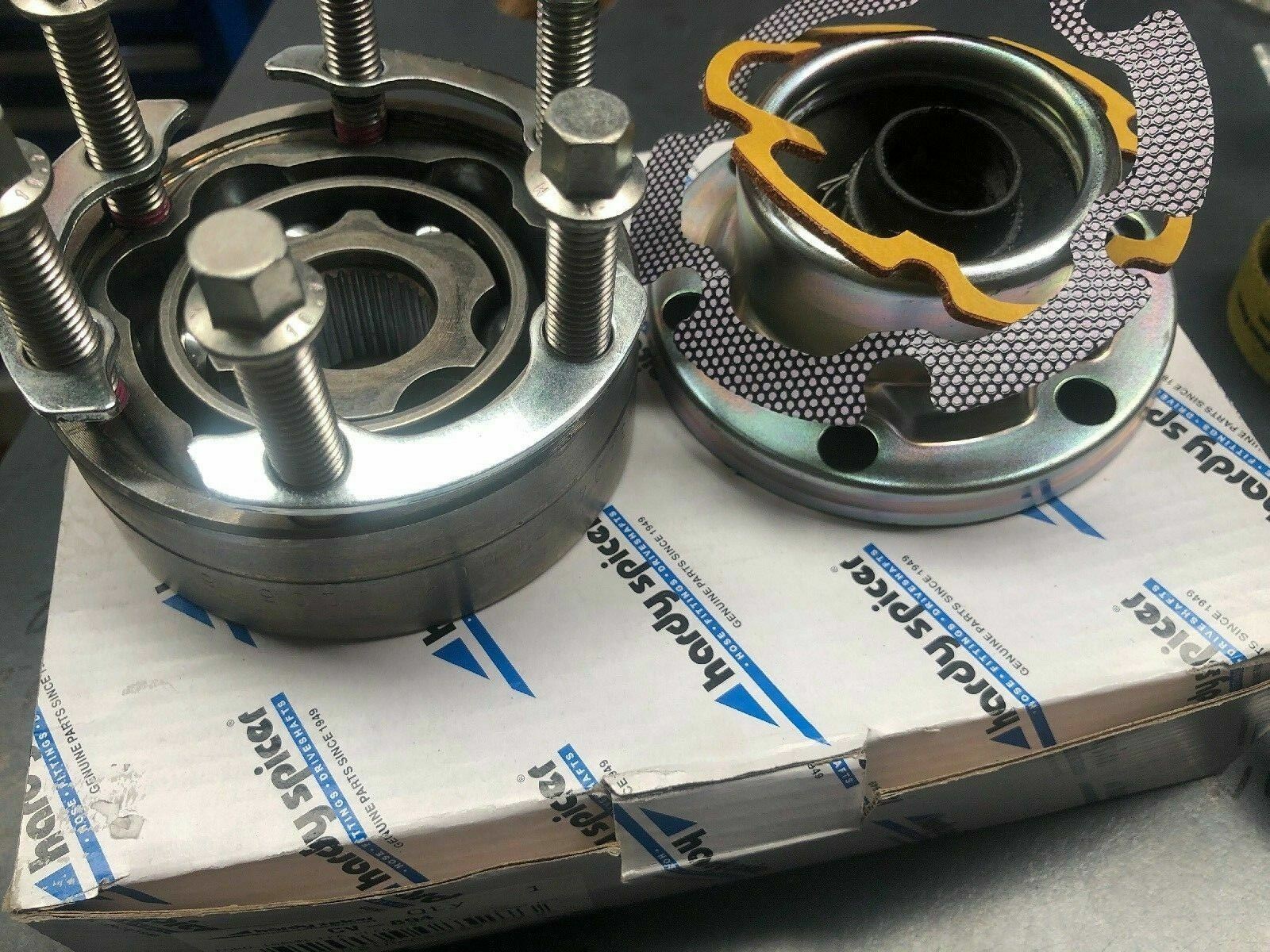 GENUINE FORD FALCON FG FPV TAIL SHAFT BEARING CV JOINT DRIVE SHAFT