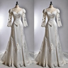 Ivory Vintage Long Sleeves Wedding Dresses V Neck Lace Appliques Bridal Gowns