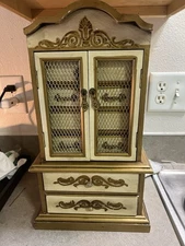 Fully Loaded Vintage Music Jewelery box 60 + All Wearable No Junk Beautiful Sets