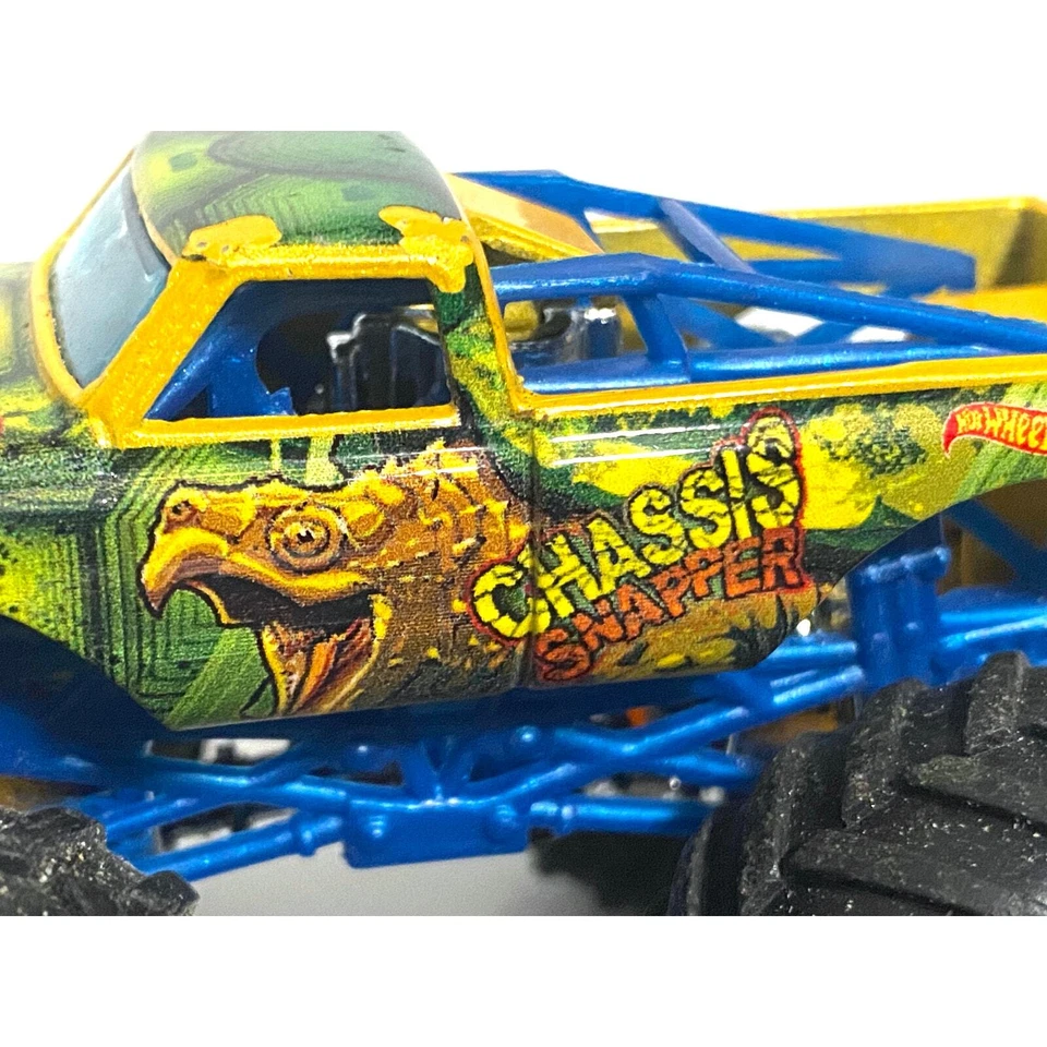Hot Wheels Chassis Snapper Green Monster Trucks Loose Diecast Toy Car 1:64 - Image 4 of 4