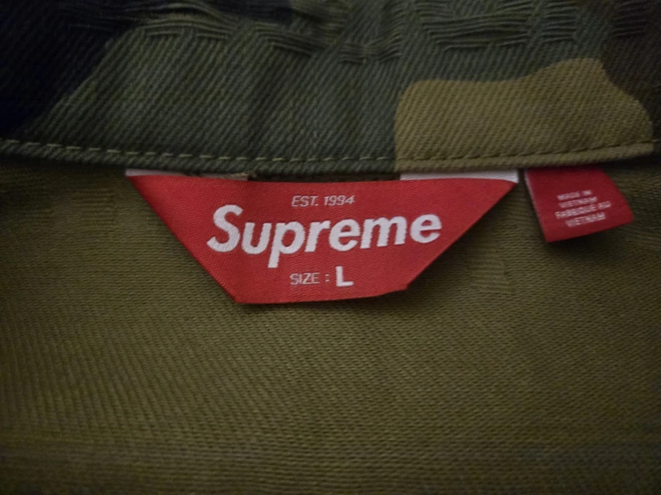 SUPREME JACQUARD LOGOS DENIM TRUCKER JACKET (LARGE) FW25 COAT DOUBLE KNEE DENIM - Image 3 of 4