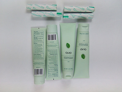 Quip, Mint Whitening Fluoride Toothpaste + Extra Soft Whitening Brush Refill Set