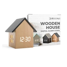 Digital House-Shaped Alarm Clock with Temperature Display (Light Wood) – Mode...
