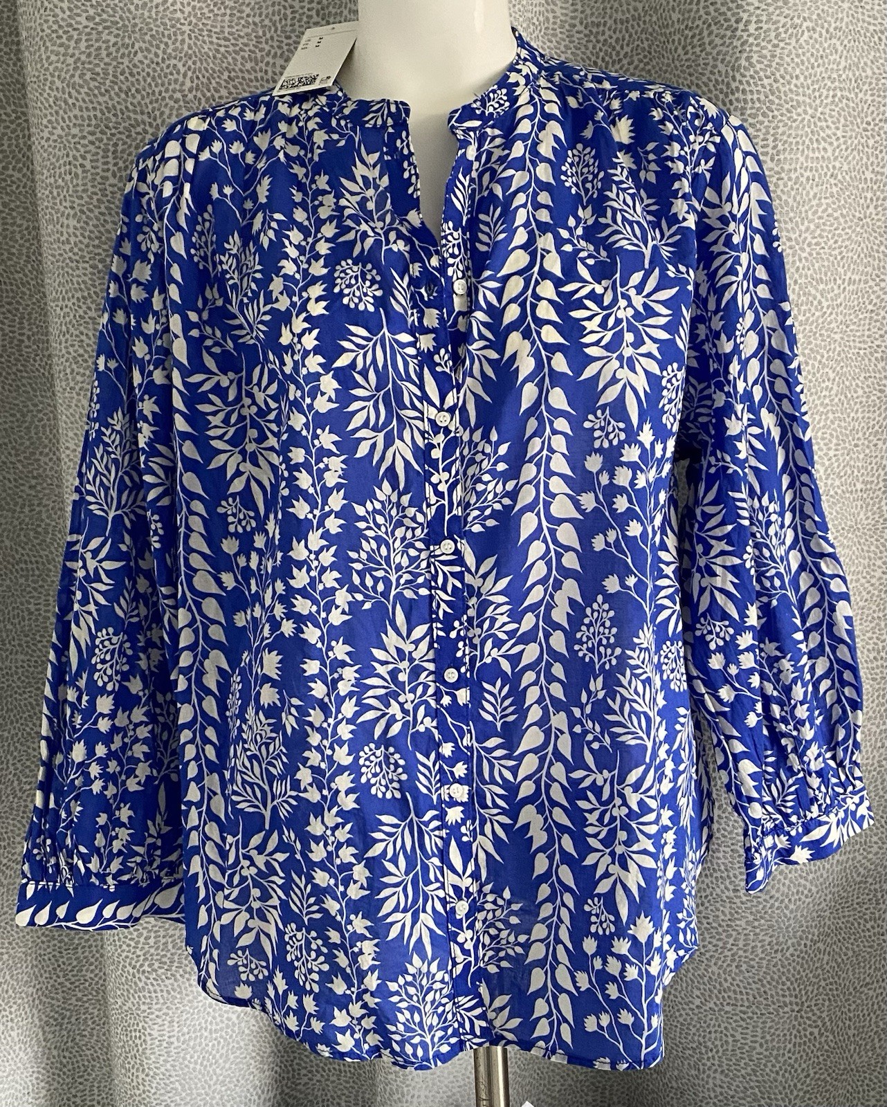 NWT H&M Floral Blue/White Blouse Shirt Top Viscose LS Relaxed Button Up Sz M