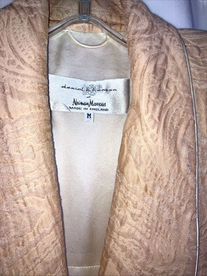 M Daniel Hanson Bata Brocado Seda Melocotón Paisley Nieman Marcus Foto 3 de 4