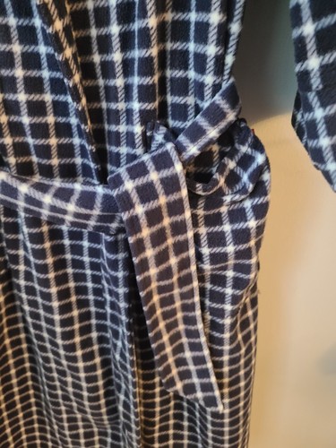 IZOD - Men's Plush Bathrobe Navy Blue White One Size - Soft, Comfy & Cozy - Picture 3 of 6