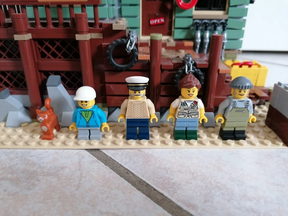 LEGO Ideas 21310 Old Fishing Store, photo 3 sur 5