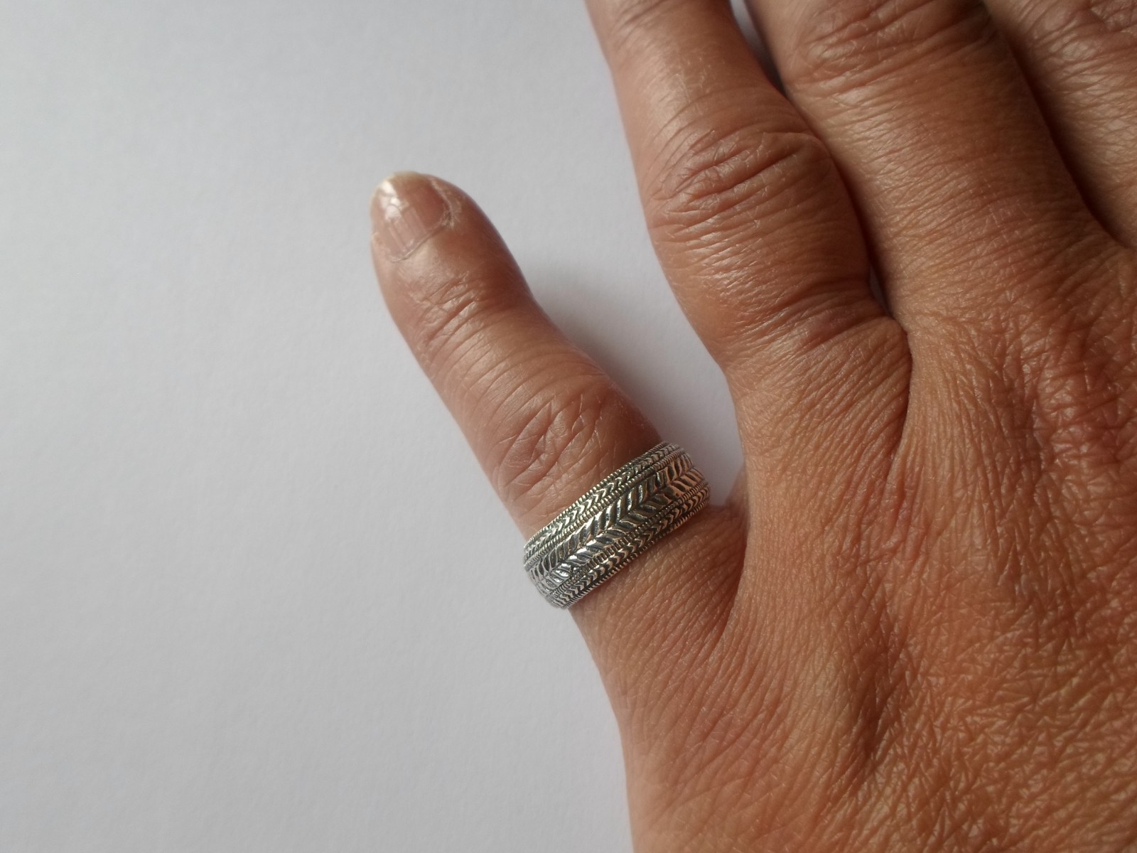 solid silver ring, chiseled ring, size 53 - image 1