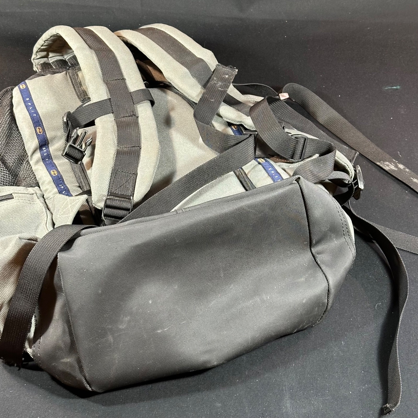 Vintage 2000s - Split Gray Backpack with Skateboa… - image 6