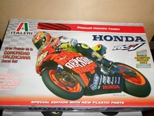 Valentino Rossi #46  Honda RC 211 V  MotoGP 2003  Valencia ITALERI 1:6 KIT