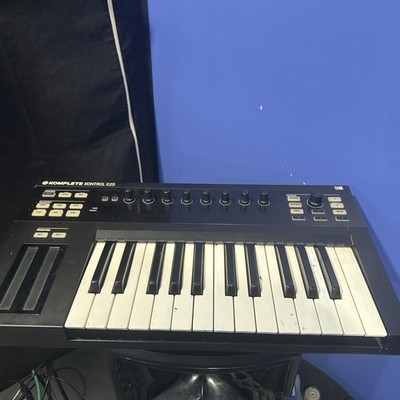 Native Instruments Komplete Kontrol S25 Mk2 with power supply 