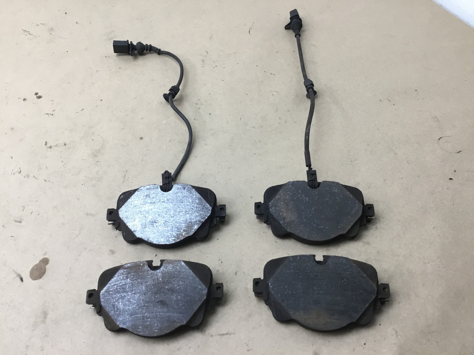 Bentley Bentayga 2019 V8 Rear Left Right Brake Pad Pads Set 4 PCS 16-20 :M