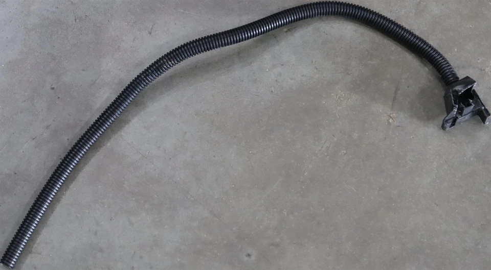 Cubierta de cama plegable 19-25 Ram 1500 5'7" 47320550 cubierta rígida triple plegable Foto 3 de 4