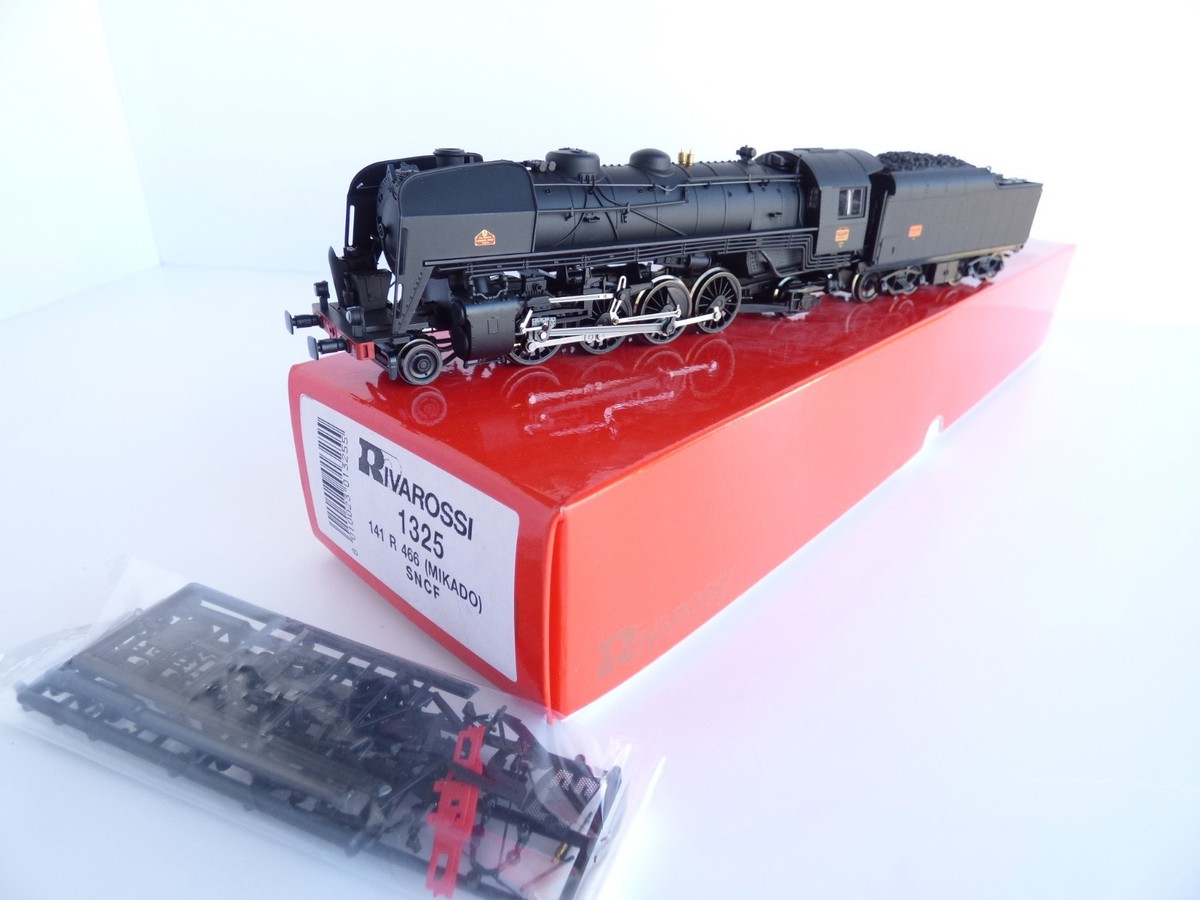 Rivarossi Locomotive vapeur 141R avec tender fuel 30R 1187