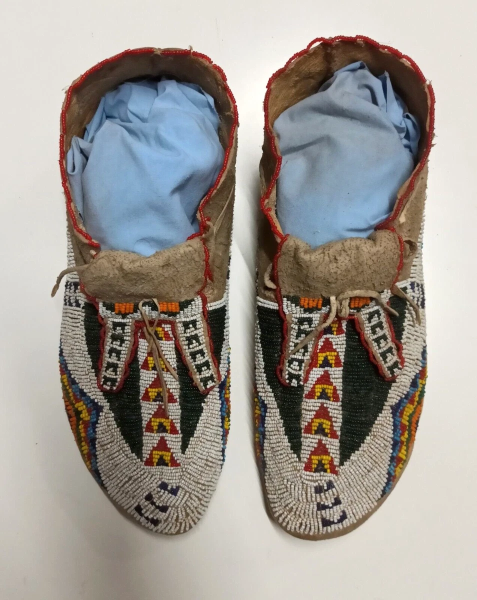 Native American Beaded mocassins with split tongue Sioux