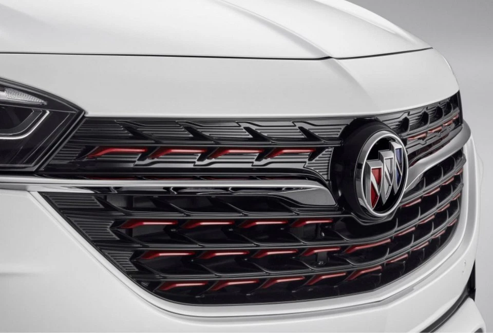 Buick Encore GX Nuevo OEM Rejilla Frontal Summit Blanco sin Cámara con Inserto Rojo Foto 3 de 4