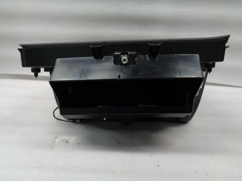 2006-2010 Volkswagen Passat перчаточный отсек коробка 3C1857114 OEM AK90532 - Изображение 4 из 4