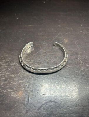 Navajo Delbert Gordon Silber Armreif Indianerschmuck Innendurchmesser 5,5 Zoll