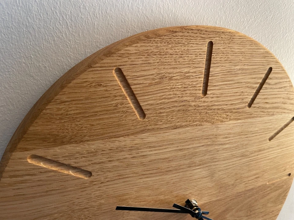 Wanduhr Holz Eiche rund handgefertigt - Bild 3 von 4
