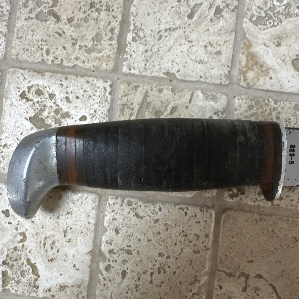 Case-XX 323-5 Hunting Knife with Sheath Vintage Vintage Needs Cleaning USA - Image 4 of 4