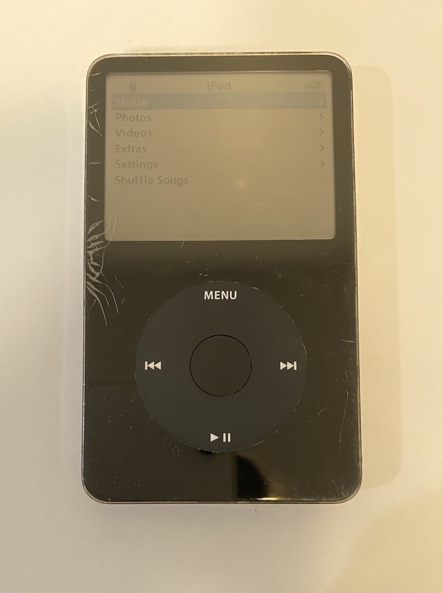 Apple iPod Classic 5th Generation (30 GB) Black - Read Description