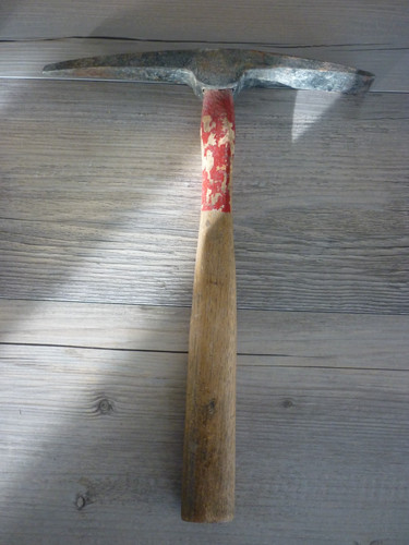 VINTAGE ROCK GEM MINERAL PICK HAMMER WOOD HANDLE 11.5" FOSSIL