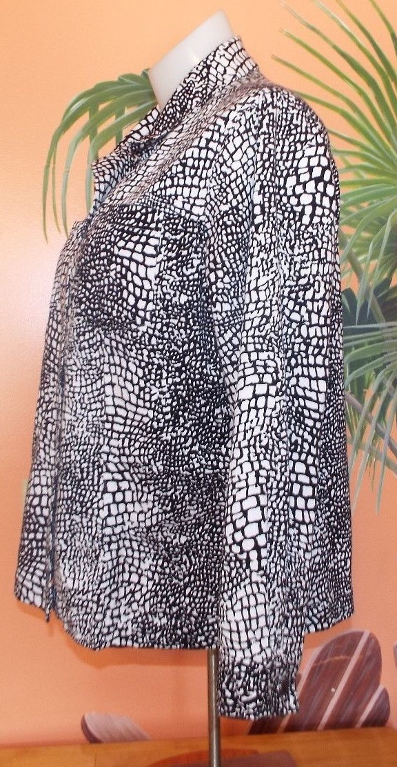 CHICO'S LIGHTWEIGHT BUTTON FRONT JACKET, BLACK & … - image 6