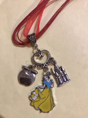 NEW Disney Enamel Multi-Charm Princess Snow White Red Ribbon Organza Necklace - Picture 1 of 2