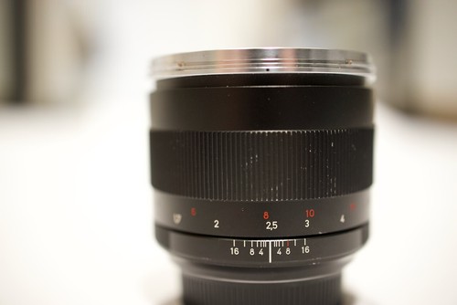 Carl Zeiss Planar T* 85mm f/1.4 ZE Lens for Canon EF - Picture 3 of 10