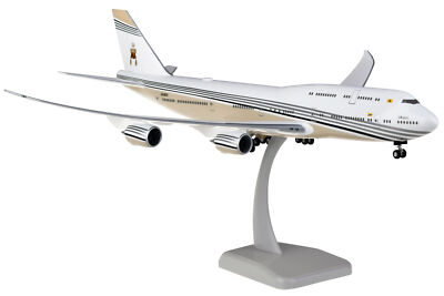 Hogan 11724 Brunei Royal Flight Boeing 747-8 V8-BKH Desk Model 1/200 AV Airplane