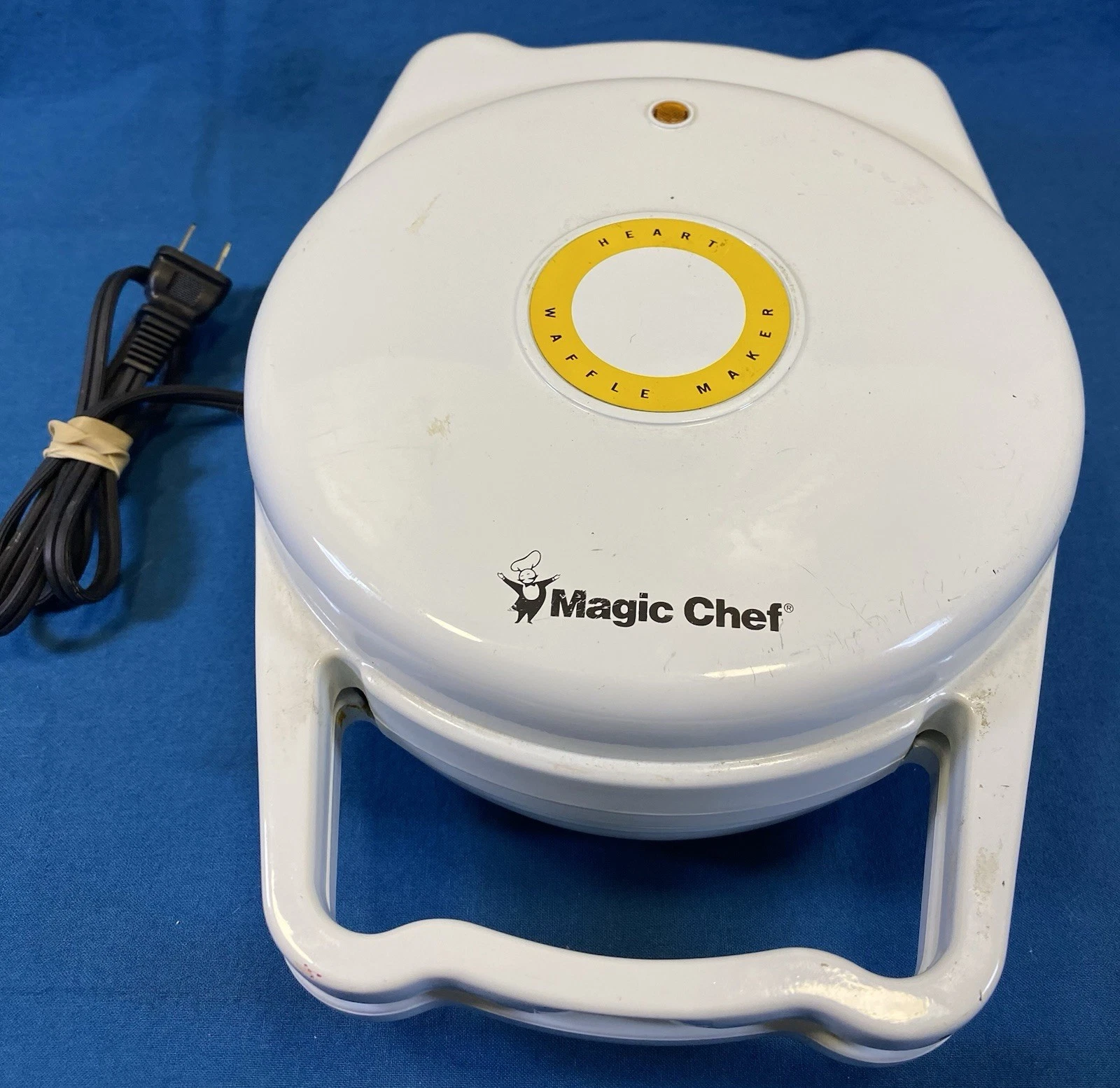 Magic Chef Cool-Touch Heart Waffle Maker TSK-240H Non-Stick Indicator Works Good