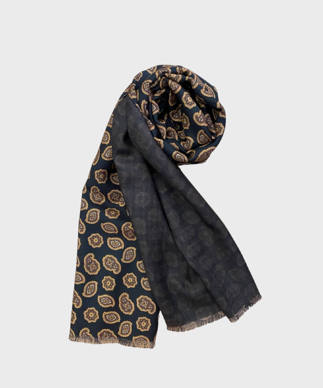 Аркури Шаль которая находится рядом с ним и его двойное лицо которое он собирает компания schwarz braun SE 54790₽