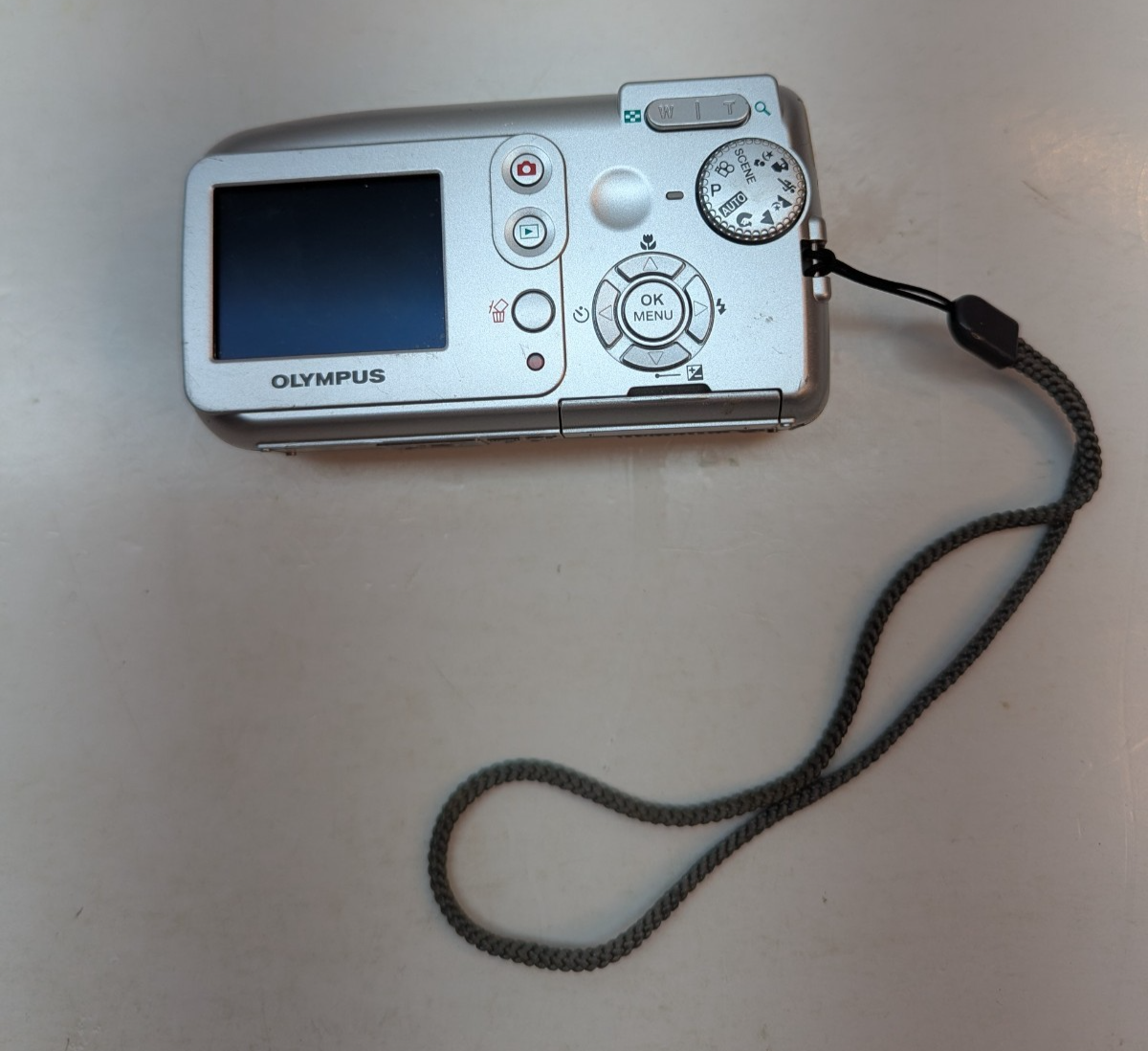 【OLYMPUS／コンパクトデジタルカメラ】8台セット（CAMEDIAシリーズ） オリンパス ニュースリリース： 413万画素CCDとF1.8の大口径光学式3倍