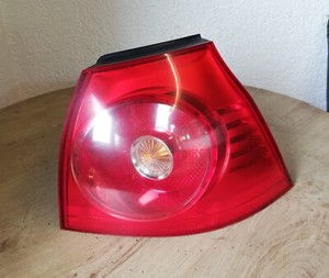 VW Golf V 1,4 59kW 80PS BUD 2006 Valeo Rückleuchte Rücklicht Rechts 1K6945096