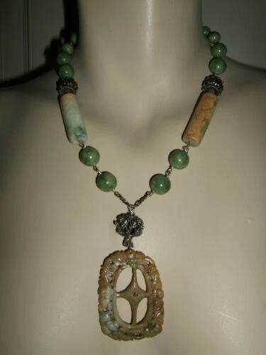 Collane e pendagli di lusso pietre verde