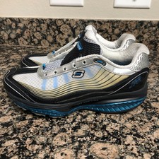 sketchers black runners
