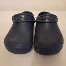 Unisex Crocs size 7 Women 5 men (6)