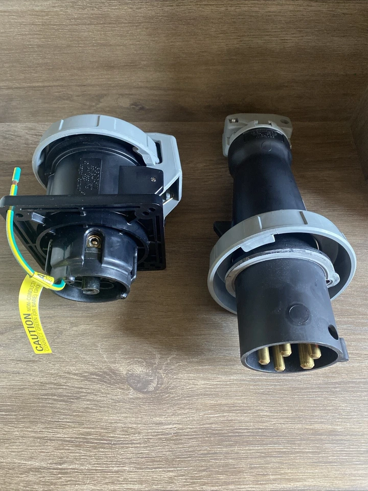 Hubbell HBL560P5W Plug60A 347/600V 3 Phase Plus HBL560R5W Wall Outlet Combo New - Image 4 of 4