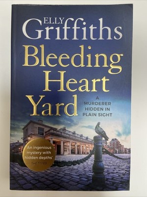 (NEU) Blutendes Herz Hof Ein Mörder versteckt in Sichtweite von Elly Griffiths (Pa