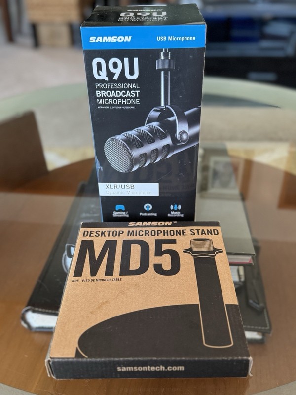 Samson Q9U XLR/USB Dynamic Broadcast Microphone W/ Samson MD5 Desktop Stand