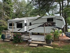 2006 Keystone Montana 3400RL Camper/RV Luxury 5th Wheel (4 Slide Outs) Excellent